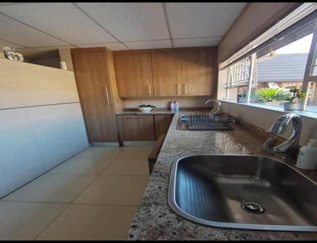 4 BEDROOM HOUSE FOR SALE IN GOLF PARK